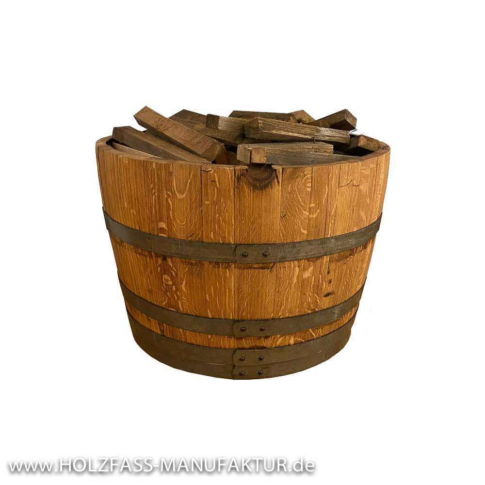 halbes-fass-feuerholz-kuebel