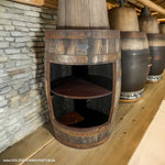 rustikaler-Whiskeybarschrank-Innenausbau-dunkel
